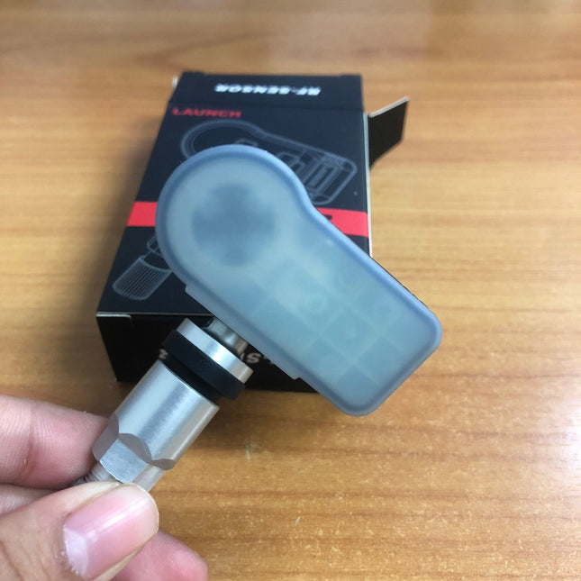 ชมลมยางคนที่วัดลมยางเครื่องในส่วนของวัดความดันลมยาง Launch LTR-01 433 315MHZ TPMS
