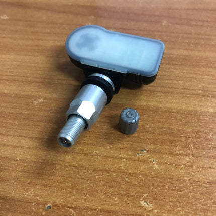 ชมลมยางคนที่วัดลมยางเครื่องในส่วนของวัดความดันลมยาง Launch LTR-01 433 315MHZ TPMS