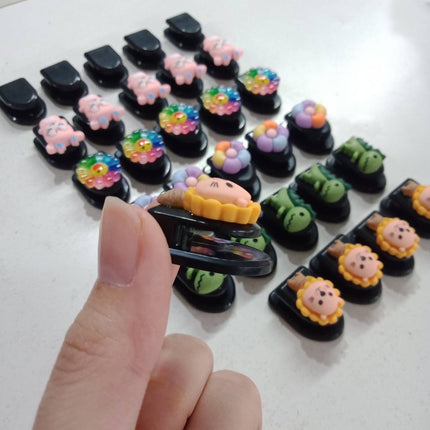 ตะขอแขวนในรถยนต์ ตะขอ ตะขอแขวนของ ที่แขวนของ แขวนแมส แขวนกระเป๋า ขนาดเล็ก ราคา 5 ชิ้น 10 ชิ้น /คละลาย