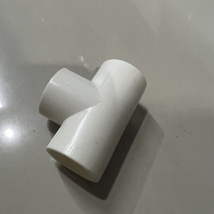 สถานที่เชื่อมต่อพื้นที่ PVC ขนาด 20mm , 25mm , 16mm ต่อตรงข้อต่อสามทางมุมฉากสี่ทางสี่ทางมุมฉากเพดานท่อน้ำลำธารเกษตร